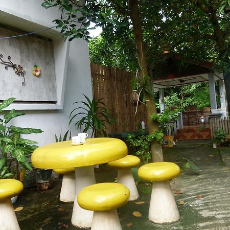 Khamphouy Guesthouse Champasak Exterior foto