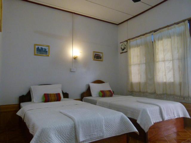 Khamphouy Guesthouse Champasak Exterior foto